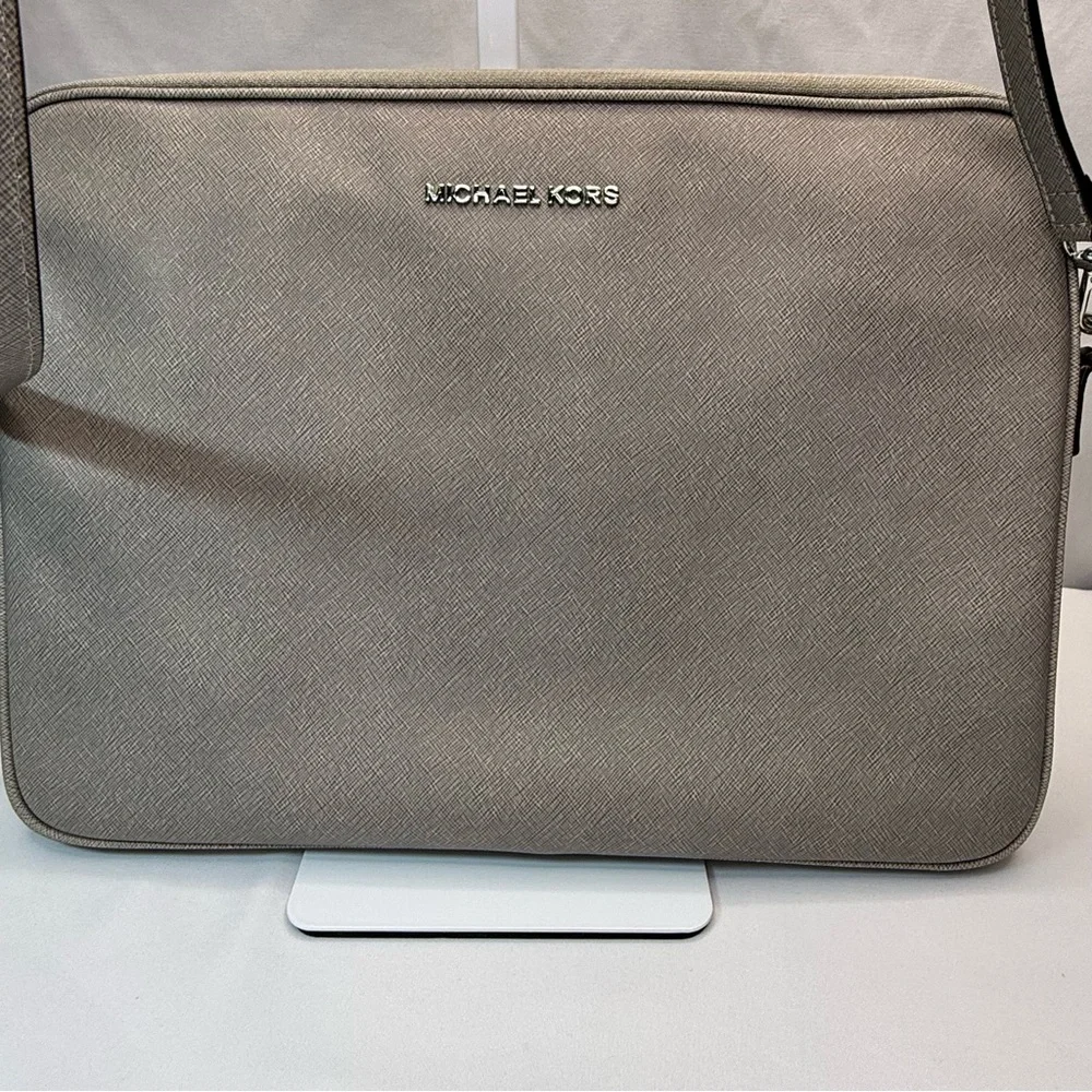 Michael Kors Laptop Bag in Gray EUC Men's or Women’s.